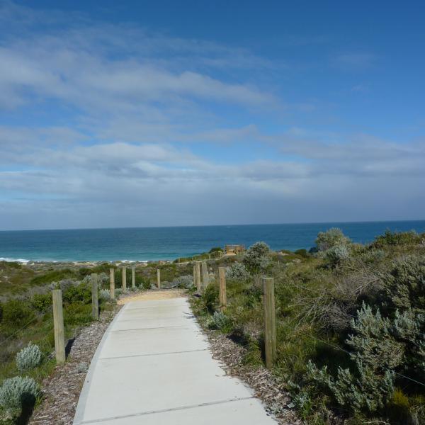 5 Reasons to Retire by the Sea