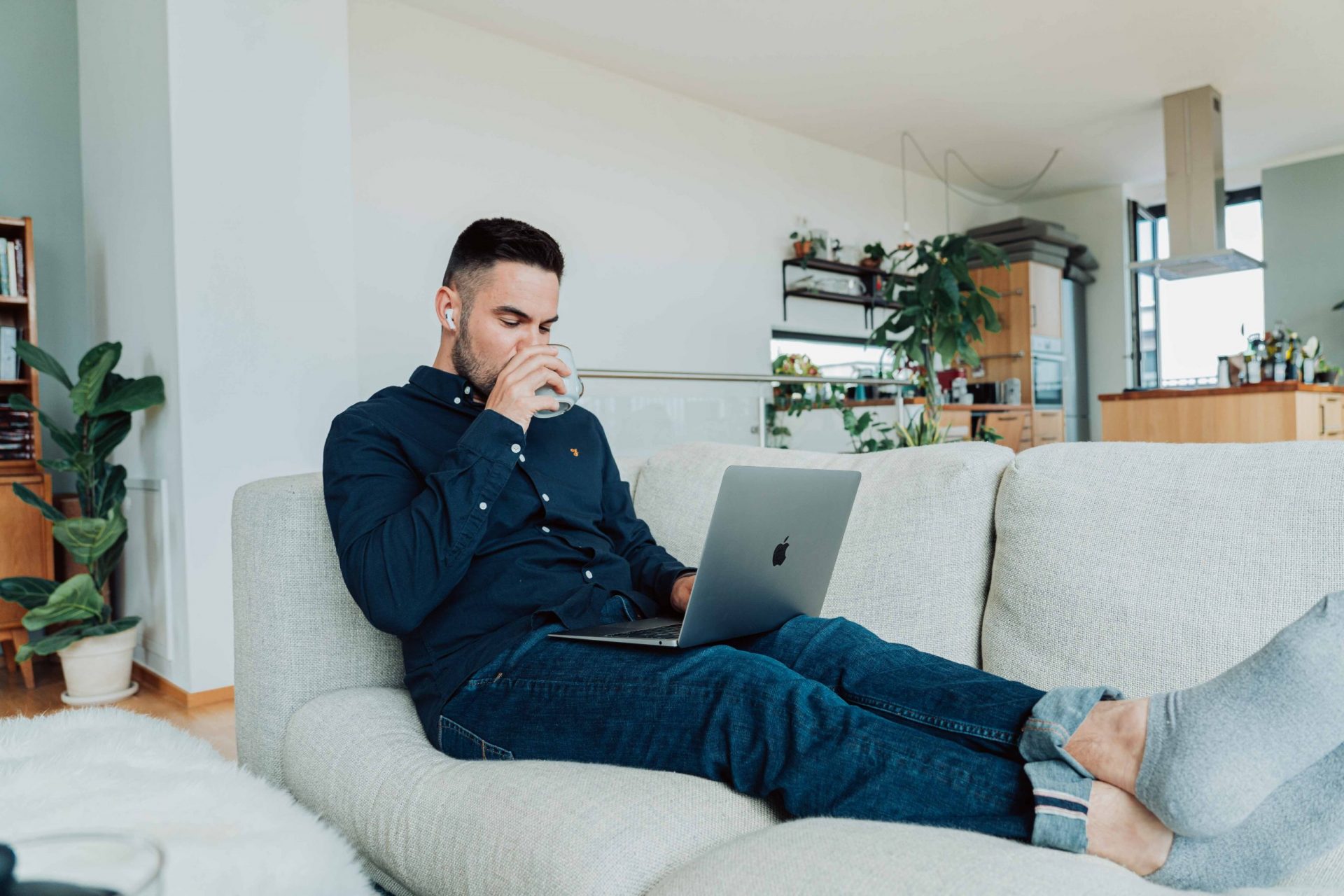 A first homebuyer researching about how to buy their first home